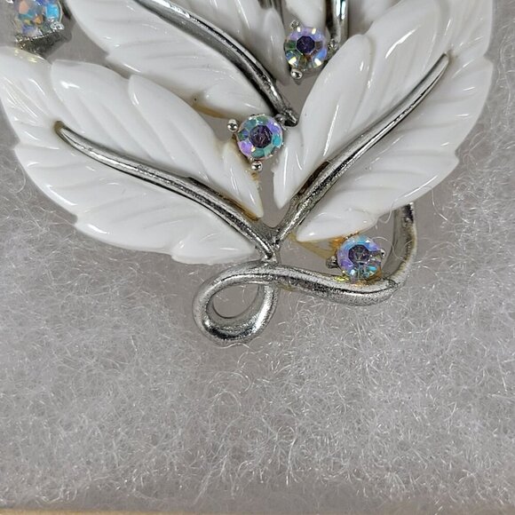 Vintage Classic Elegant Sophisticated White Enamel Rhinestones Leaf Brooch Pin - Picture 5 of 6